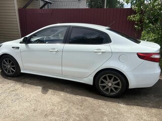 2013 Kia Rio III, белый, 699000 рублей, вид 4
