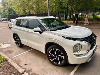 2023 Mitsubishi Outlander IV, белый, 5100000 рублей, вид 4
