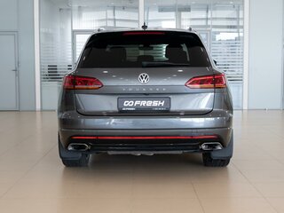 2019 Volkswagen Touareg III, серый, 3749000 рублей, вид 4