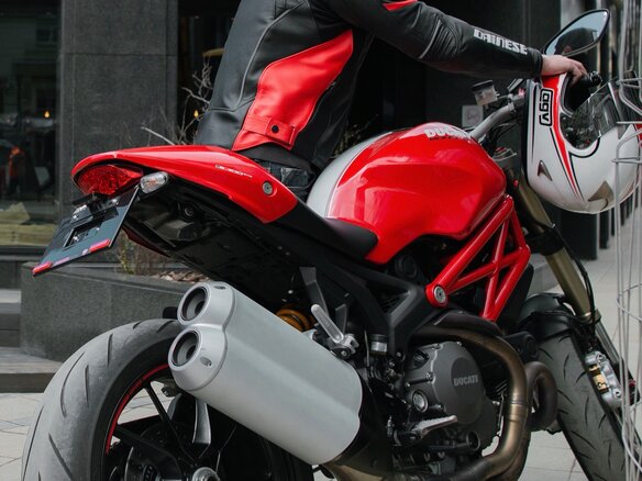 2013 Ducati Monster 1100, красный - вид 1
