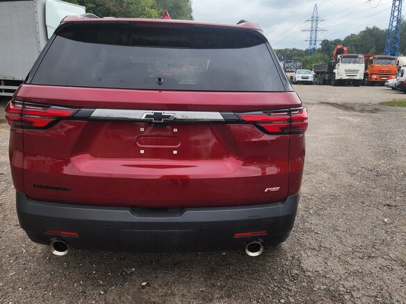 2022 Chevrolet Traverse II Рестайлинг, пурпурный, 3700000 рублей - вид 4