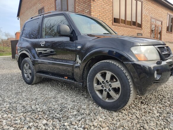 2004 Mitsubishi Pajero III Рестайлинг, чёрный, 1100000 рублей - вид 3