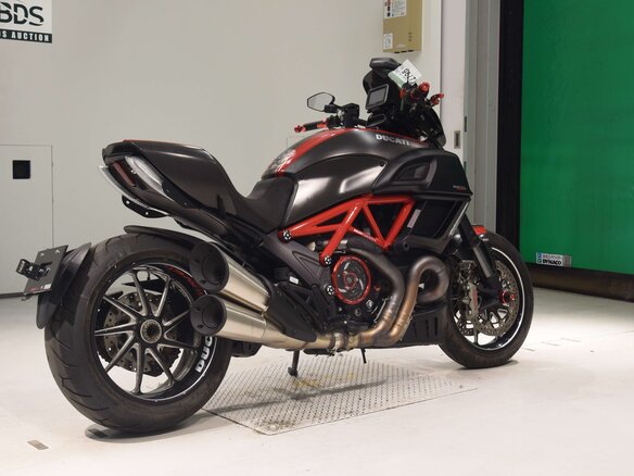 2015 Ducati Diavel Carbon, красный, 1550000 рублей - вид 8