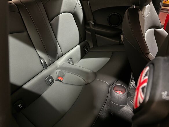 2021 Mini Hatch Cooper S III (F55/F56) Рестайлинг 2, красный, 3100000 рублей - вид 10