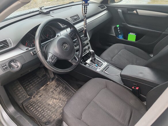 2012 Volkswagen Passat B7, серебристый, 900000 рублей - вид 2