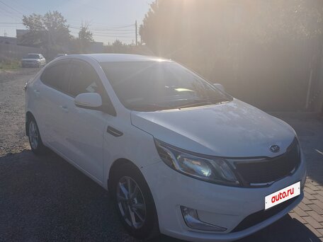 2012 Kia Rio 4-speed III, белый, 700000 рублей, вид 3