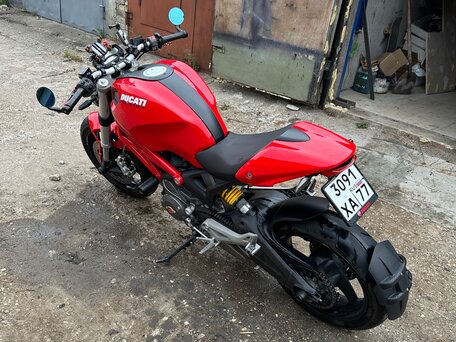2010 Ducati Monster 696, красный, 410000 рублей, вид 3