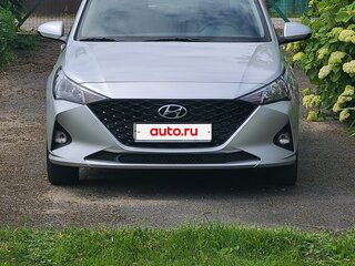 2021 Hyundai Solaris II Рестайлинг, серебристый, 1850000 рублей, вид 2