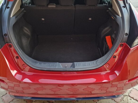 2018 Nissan Leaf II (ZE1), красный, 1850000 рублей - вид 2