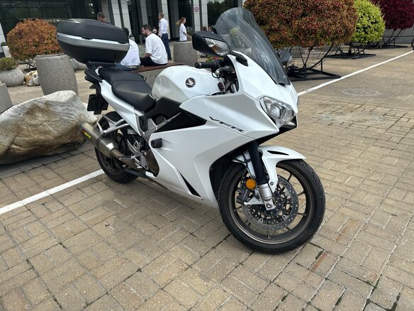 2016 Honda VFR 800, белый, 1000000 рублей