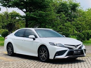 2022 Toyota Camry VIII (XV70) Рестайлинг, белый, 3600000 рублей, вид 5