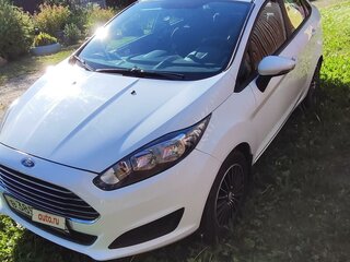 2016 Ford Fiesta Mk6 Рестайлинг, белый, 700000 рублей, вид 2