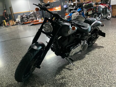 2016 Harley-Davidson Breakout, чёрный, 2359999 рублей, вид 3
