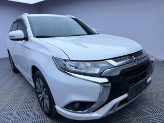 2022 Mitsubishi Outlander III Рестайлинг 3, белый, 2290000 рублей, вид 4