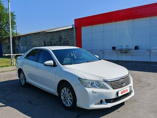 2013 Toyota Camry VII (XV50), белый, 1600000 рублей, вид 2