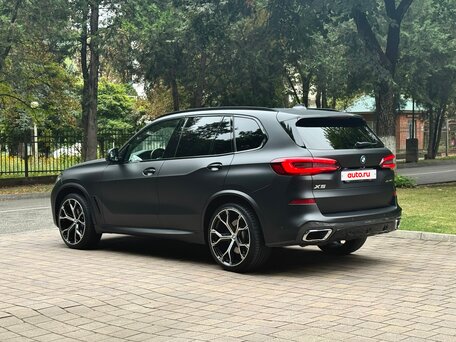 2021 BMW X5 40i IV (G05/G18), чёрный, 5650000 рублей, вид 4