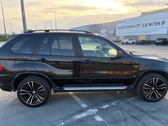 2004 BMW X5 4.4i I (E53) Рестайлинг, чёрный, 1000000 рублей - вид 3