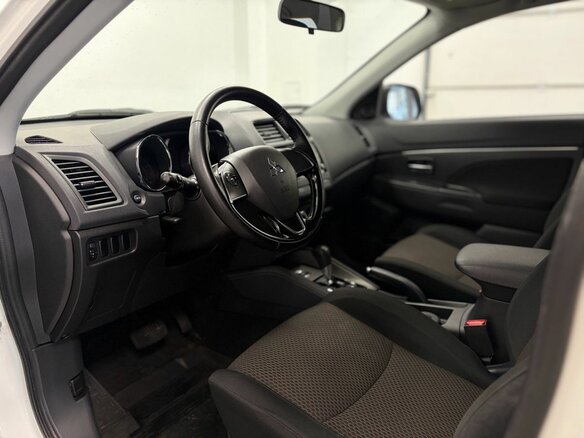 2018 Mitsubishi ASX I Рестайлинг 2, белый, 1350000 рублей - вид 12