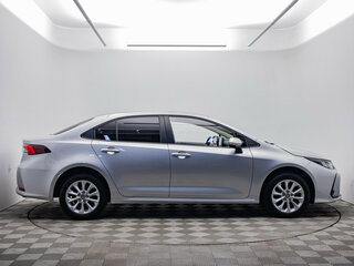 2022 Toyota Corolla XII (E210), серебристый, 1844000 рублей, вид 4