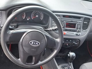 2010 Kia Rio II Рестайлинг, чёрный, 600000 рублей, вид 5