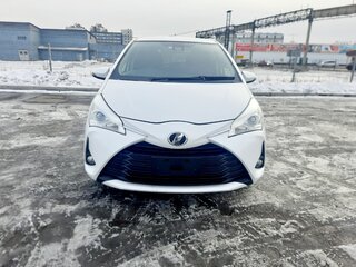 2018 Toyota Vitz III (XP130) Рестайлинг 2, белый, 955000 рублей, вид 3