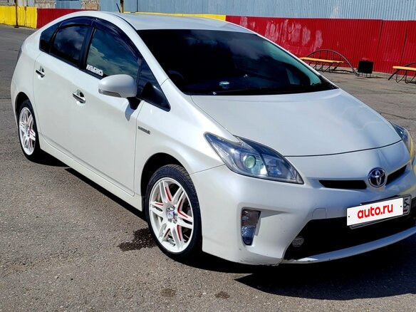 2012 Toyota Prius III Рестайлинг (XW30), белый, 1100000 рублей - вид 1