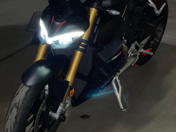 2021 Ducati Streetfighter V4, чёрный, 2100000 рублей - вид 4
