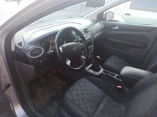 2009 Ford Focus II Рестайлинг, серебристый, 520000 рублей, вид 3