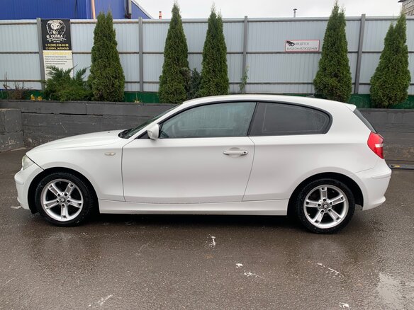 2011 BMW 1 серии 116i I (E81/E82/E87/E88) Рестайлинг, белый, 680000 рублей - вид 6