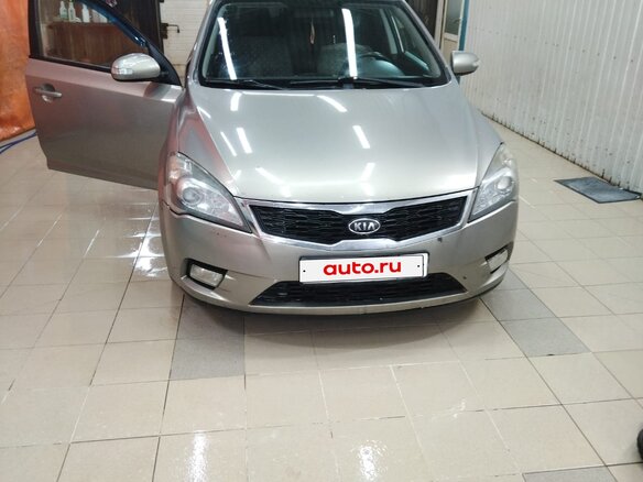2010 Kia Ceed I Рестайлинг, серебристый, 765000 рублей - вид 1