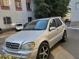 2005 Mercedes-Benz M-Класс 400 I (W163) Рестайлинг, серебристый, 380000 рублей, вид 1