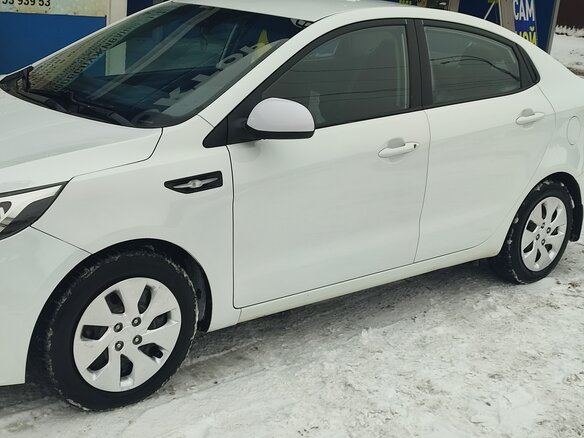 2017 Kia Rio III Рестайлинг, белый, 1100000 рублей - вид 17