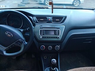 2016 Kia Rio III Рестайлинг, белый, 650000 рублей, вид 5