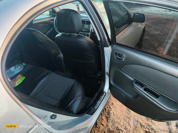 2001 Toyota Avensis I Рестайлинг, серебристый, 470000 рублей - вид 8