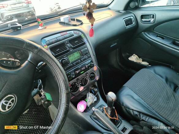 2001 Toyota Avensis I Рестайлинг, серебристый, 470000 рублей - вид 4