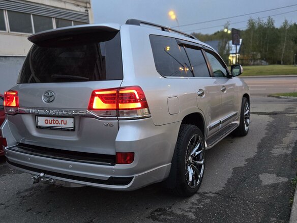 2012 Toyota Land Cruiser 200 Series Рестайлинг 1, серебристый - вид 5