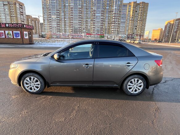 2011 Kia Cerato 5-speed II, серый, 920000 рублей - вид 5