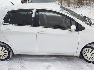 2010 Toyota Vitz II (XP90), белый, 730000 рублей, вид 3