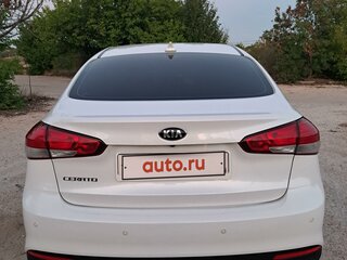 2017 Kia Cerato III Рестайлинг (Classic), белый, 1850000 рублей, вид 2
