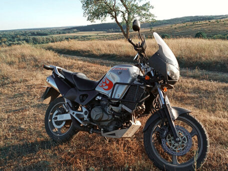 2000 Honda XL1000V Varadero, серебристый, 329999 рублей, вид 1