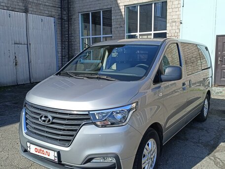 2019 Hyundai Grand Starex, серый, 4520000 рублей, вид 4