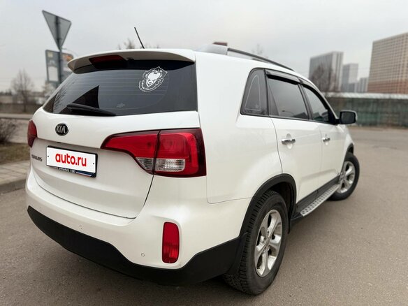 2014 Kia Sorento II Рестайлинг, белый, 1700000 рублей - вид 6