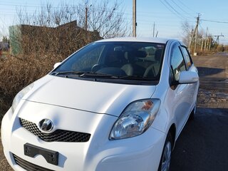 2010 Toyota Vitz II (XP90), белый, 629000 рублей, вид 3