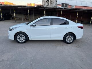 2017 Kia Rio IV, белый, 1290000 рублей, вид 3