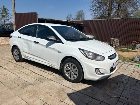 2013 Hyundai Solaris I, белый, 410000 рублей - вид 1