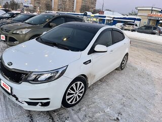 2015 Kia Rio III Рестайлинг, белый, 900000 рублей, вид 2