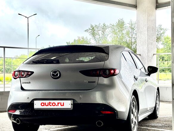 2021 Mazda 3 IV (BP), серебристый, 1600000 рублей - вид 4
