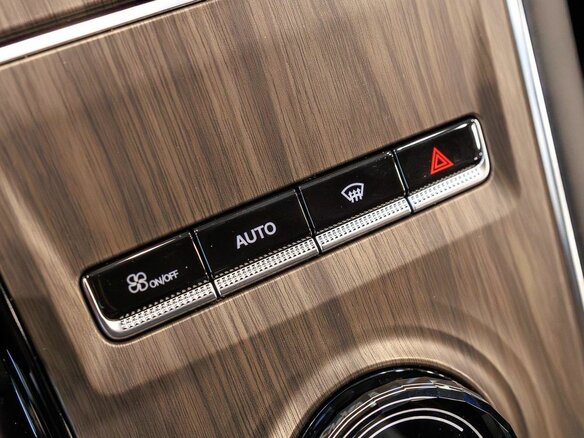 2026 Geely Monjaro I Рестайлинг, белый, 4954990 рублей - вид 24