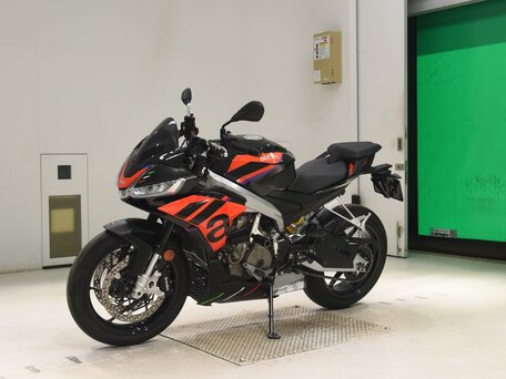2023 Aprilia Tuono 660, чёрный, 900000 рублей, вид 2
