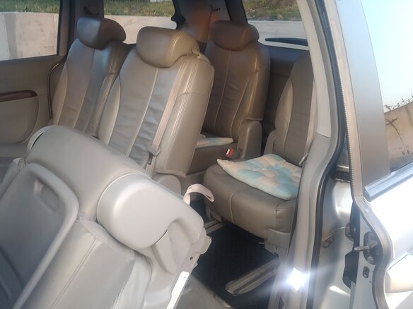 2006 Kia Carnival II, серый, 715000 рублей - вид 9